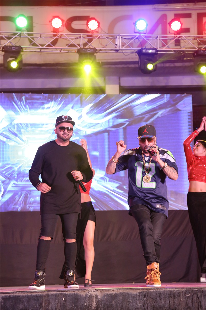 India's Biggest Singing Sensation, Yo Yo Honey Singh is all set to make is acting debut with Zorawar. Yo Yo Honey Singh,Yo Yo Honey Singh promotes Zorawar movie,Zorawar movie,bollywood movie Zorawar,singer Jazzy B,Jazzy B
