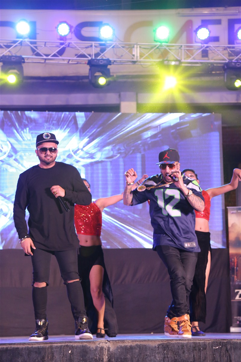 India's Biggest Singing Sensation, Yo Yo Honey Singh is all set to make is acting debut with Zorawar. Yo Yo Honey Singh,Yo Yo Honey Singh promotes Zorawar movie,Zorawar movie,bollywood movie Zorawar,singer Jazzy B,Jazzy B