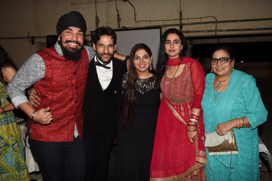 Actor/ Host- Umesh Pherwani celebrated his wedding anniversary with his wife Shweta Pherwani. Umesh Pherwani & Shweta Pherwani,Umesh Pherwani,Shweta Pherwani,Umesh Pherwani & Shweta Pherwani Wedding anniversary,Umesh Pherwani & Shweta Pherwani Wedding,Vikrant Urval,Kavita Rathod,Captain Sunil Nangia,Jayesh Sheth,Pradeep Gidwani,Pinkey