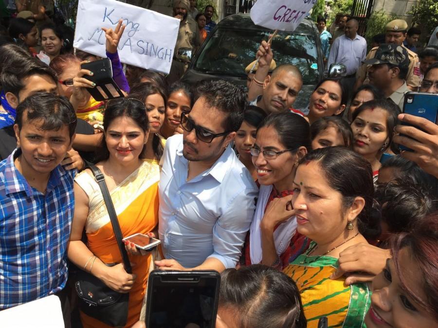 Popular singer Mika Singh was granted bail hours after being arrested by the Delhi Police Singer Mika Singh gets bail,Singer Mika Singh,Mika Singh gets bail,Mika Singh