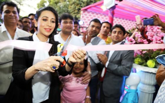 Gorgeous Karisma Kapoor with Store owners Sudhir Gupta & Manoj Khurana at the inaugural function of Western Basics Kids Wear.