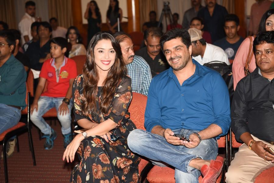Glitz & Glamour, Gloss & Shine! The mahurat of the film Samir Soni,Siddharth Nigam,Tez Raftaar,Tez Raftaar movie launch,Tez Raftaar movie launch pics,Tez Raftaar movie launch images,Tez Raftaar movie launch photos,Tez Raftaar movie launch stills,Tez Raftaar movie launch pictures