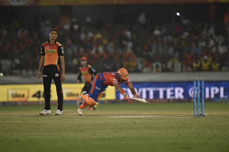 Sunrisers Hyderabad inflicted the third consecutive loss on Gujarat Lions with a five-wicket victory to jump to the fourth spot of the IPL at the Rajiv Gandhi International Cricket Stadium on Friday. Sunrisers Hyderabad trash Gujarat Lions,Sunrisers Hyderabad beat Gujarat Lions,Sunrisers Hyderabad vs Gujarat Lions,Sunrisers Hyderabad,Gujarat Lions,IPL 2016,IPL pics,IPL images,IPL photos,IPL stills,IPL pictures
