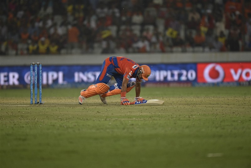 Sunrisers Hyderabad inflicted the third consecutive loss on Gujarat Lions with a five-wicket victory to jump to the fourth spot of the IPL at the Rajiv Gandhi International Cricket Stadium on Friday. Sunrisers Hyderabad trash Gujarat Lions,Sunrisers Hyderabad beat Gujarat Lions,Sunrisers Hyderabad vs Gujarat Lions,Sunrisers Hyderabad,Gujarat Lions,IPL 2016,IPL pics,IPL images,IPL photos,IPL stills,IPL pictures