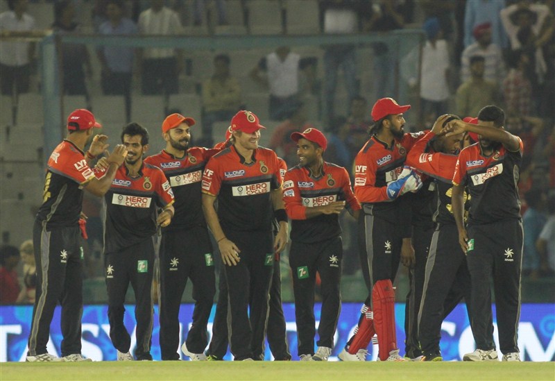 A valiant effort from Murali Vijay went in vain as Royal Challengers Bangalore (RCB) sneaked past Kings XI Punjab by one run in a nail-biting league encounter of the Indian Premier League at the Punjab Cricket Association Stadium on Monday. RCB beat KXIP by 1 run,RCB beat KXIP,RCB trash KXIP,Kings XI Punjab,Royal Challengers Bangalore,Indian Premier League,Indian Premier League 2016,Indian Premier League 9,IPL 2016,IPL pics,IPL images,IPL photos