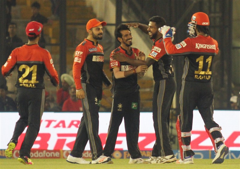 A valiant effort from Murali Vijay went in vain as Royal Challengers Bangalore (RCB) sneaked past Kings XI Punjab by one run in a nail-biting league encounter of the Indian Premier League at the Punjab Cricket Association Stadium on Monday. RCB beat KXIP by 1 run,RCB beat KXIP,RCB trash KXIP,Kings XI Punjab,Royal Challengers Bangalore,Indian Premier League,Indian Premier League 2016,Indian Premier League 9,IPL 2016,IPL pics,IPL images,IPL photos