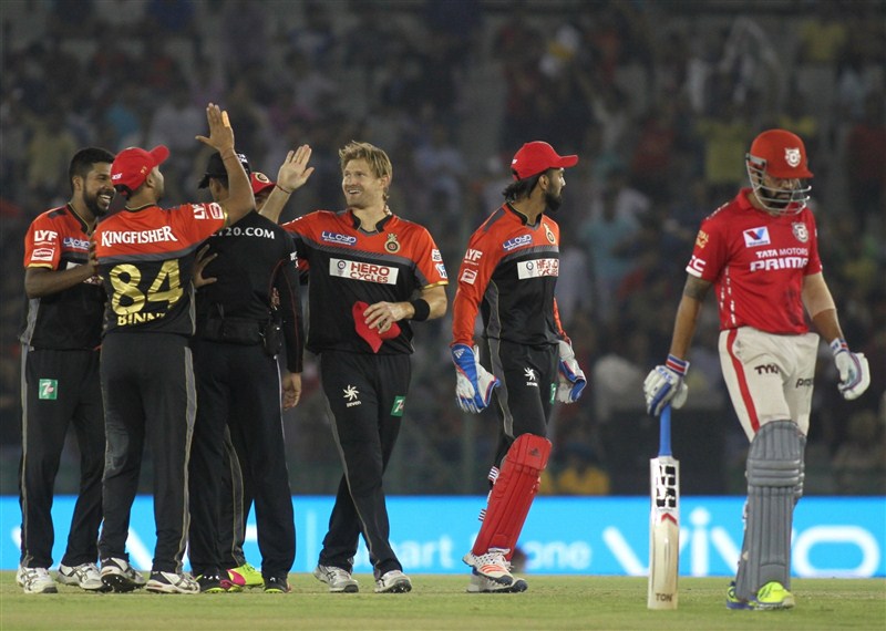 A valiant effort from Murali Vijay went in vain as Royal Challengers Bangalore (RCB) sneaked past Kings XI Punjab by one run in a nail-biting league encounter of the Indian Premier League at the Punjab Cricket Association Stadium on Monday. RCB beat KXIP by 1 run,RCB beat KXIP,RCB trash KXIP,Kings XI Punjab,Royal Challengers Bangalore,Indian Premier League,Indian Premier League 2016,Indian Premier League 9,IPL 2016,IPL pics,IPL images,IPL photos