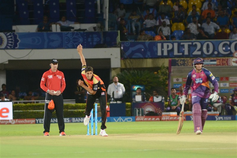 Sunrisers Hyderabad returned an all-round bowling performance to defend their low total and beat Rising Pune Supergiants by four runs in a nail-biting Indian Premier League (IPL) clash on Tuesday. Hyderabad stun Pune by 4 runs,Sunrisers Hyderabad vs Rising Pune Supergiants,Sunrisers Hyderabad beat Rising Pune Supergiants,Sunrisers Hyderabad trash Rising Pune Supergiants,Sunrisers Hyderabad,Rising Pune Supergiants,Indian Premier League,Indian Premie