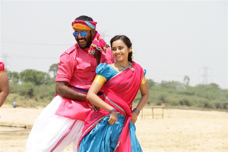 Marudhu is an upcoming Tamil action film directed by Muthiah, starring Vishal and Sri Divya in the leading roles. Marudhu,tamil movie Marudhu,Vishal,Sri Divya,Marudhu movie stills,Marudhu movie pics,Marudhu movie images,Marudhu movie photos,Marudhu movie pictures,vishal in Marudhu,Vishal,Sri Divya Marudhu,Vishal and Sri Divya Marudhu,Vishal and Sri Divya in Marudhu