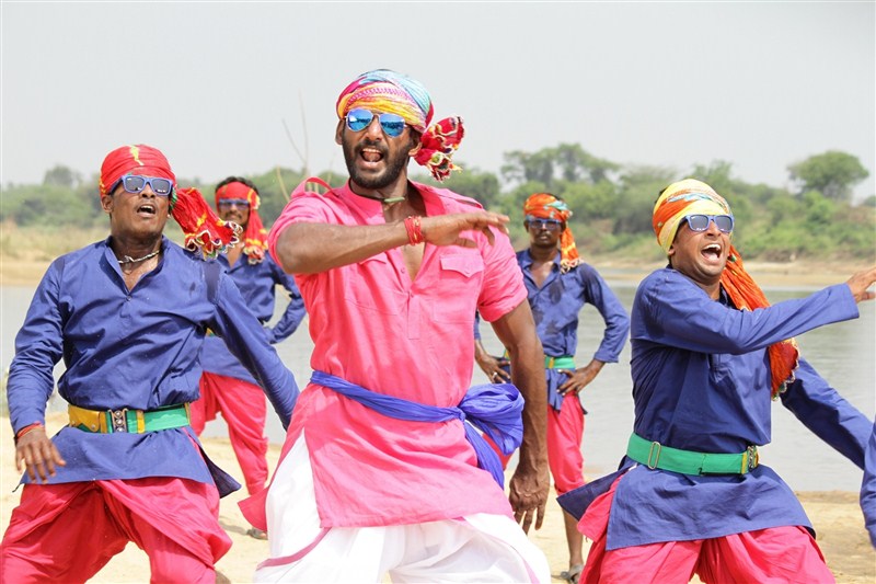 Marudhu is an upcoming Tamil action film directed by Muthiah, starring Vishal and Sri Divya in the leading roles. Marudhu,tamil movie Marudhu,Vishal,Sri Divya,Marudhu movie stills,Marudhu movie pics,Marudhu movie images,Marudhu movie photos,Marudhu movie pictures,vishal in Marudhu,Vishal,Sri Divya Marudhu,Vishal and Sri Divya Marudhu,Vishal and Sri Divya in Marudhu