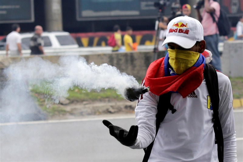 Venezuela's opposition marches to pressure a recall referendum against President Maduro. Venezuela,Opposition protests in Venezuela,protests in Venezuela,President Maduro,Venezuelan National Guards,Venezuela protest