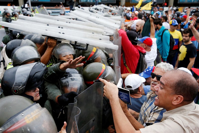 Venezuela's opposition marches to pressure a recall referendum against President Maduro. Venezuela,Opposition protests in Venezuela,protests in Venezuela,President Maduro,Venezuelan National Guards,Venezuela protest