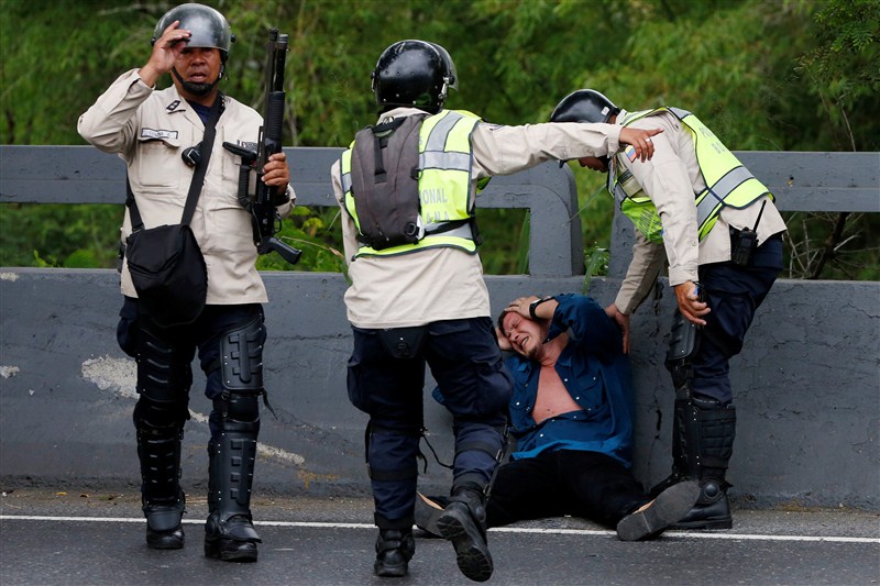Venezuela's opposition marches to pressure a recall referendum against President Maduro. Venezuela,Opposition protests in Venezuela,protests in Venezuela,President Maduro,Venezuelan National Guards,Venezuela protest