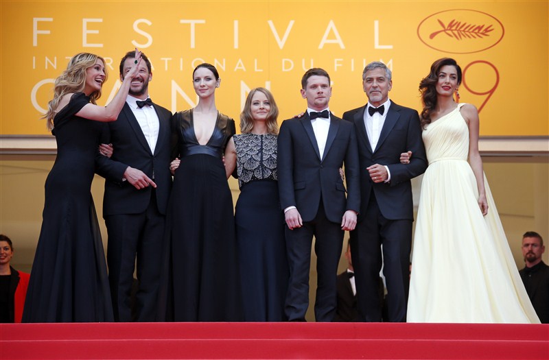 Cast member Julia Roberts walks barefoot on the red carpet for the screening of the film Barefoot Julia at Cannes,Barefoot Julia,Money Monster,Julia Roberts,Jodie Foster,Pierre Lescure,Cannes,Cannes Film Festival