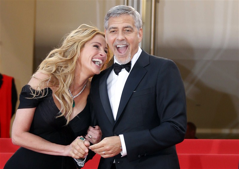 Cast member Julia Roberts walks barefoot on the red carpet for the screening of the film Barefoot Julia at Cannes,Barefoot Julia,Money Monster,Julia Roberts,Jodie Foster,Pierre Lescure,Cannes,Cannes Film Festival