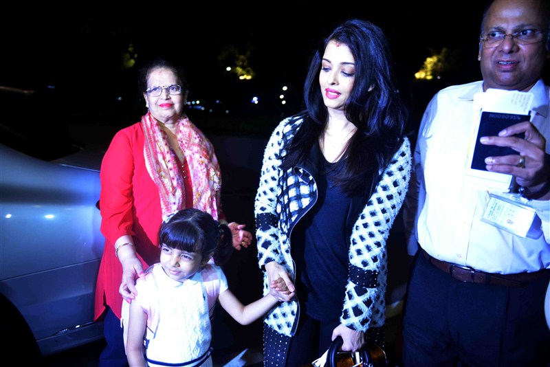 Bollywood actress Aishwarya Rai Bachchan Flies to Cannes with daughter Aaradhya. Aishwarya Rai Bachchan,Aishwarya Rai Bachchan with Aaradhya,Aaradhya,Aishwarya Rai Bachchan at Cannes with daughter Aaradhya,Aishwarya Rai Bachchan at Cannes film festival,Aishwarya Rai at Cannes,Aishwarya Rai Bachchan pics,Aishwarya Rai Bachchan images,A