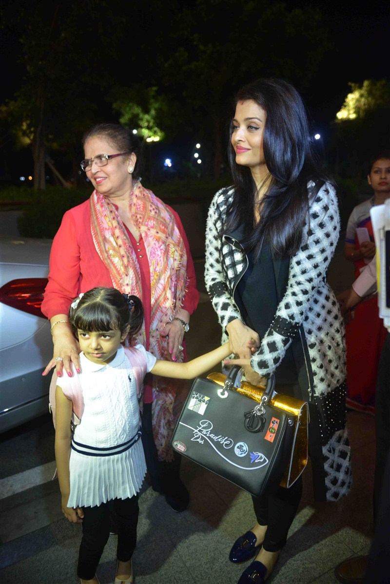 Bollywood actress Aishwarya Rai Bachchan Flies to Cannes with daughter Aaradhya. Aishwarya Rai Bachchan,Aishwarya Rai Bachchan with Aaradhya,Aaradhya,Aishwarya Rai Bachchan at Cannes with daughter Aaradhya,Aishwarya Rai Bachchan at Cannes film festival,Aishwarya Rai at Cannes,Aishwarya Rai Bachchan pics,Aishwarya Rai Bachchan images,A