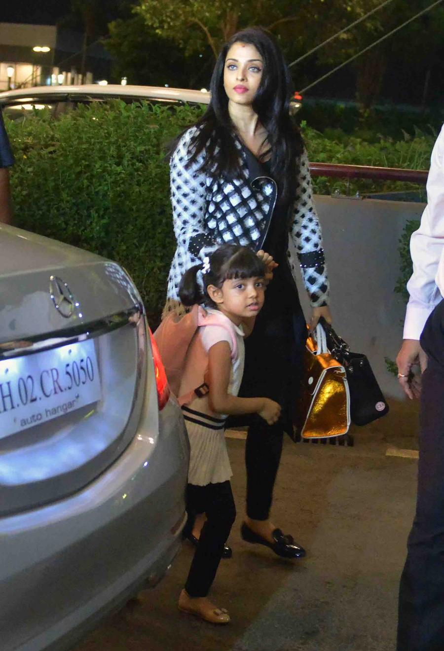 Bollywood actress Aishwarya Rai Bachchan Flies to Cannes with daughter Aaradhya. Aishwarya Rai Bachchan,Aishwarya Rai Bachchan with Aaradhya,Aaradhya,Aishwarya Rai Bachchan at Cannes with daughter Aaradhya,Aishwarya Rai Bachchan at Cannes film festival,Aishwarya Rai at Cannes,Aishwarya Rai Bachchan pics,Aishwarya Rai Bachchan images,A
