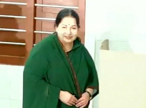 Jayalalithaa, Karunanidhi, Vijayakanth, M.K.Stalin Cast Vote for Tamil Nadu election.