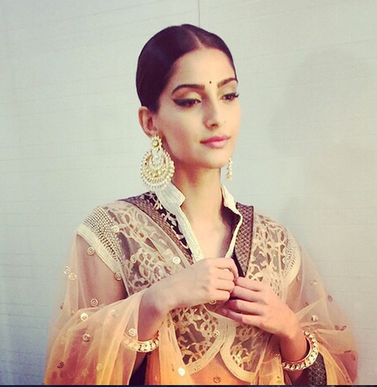 Truly she always sets an inspiration for many others... @sonamkapoor  #weddings #indianbride #indianwedding… | Bun hairstyles, Trendy hairstyles,  Jewelry photoshoot