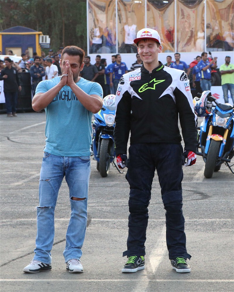 Superstar Salman Khan attended a bike stunt event here and even rode a bike, sending his fans into a frenzy. Salman Khan,Aras Gibieza,Salman Khan promotes Suzuki Gixxer,Suzuki Gixxer,Aras Gibieza promotes Suzuki Gixxer,Gixxer,Salman Khan pics,Salman Khan images,Salman Khan stills,Salman Khan pictures