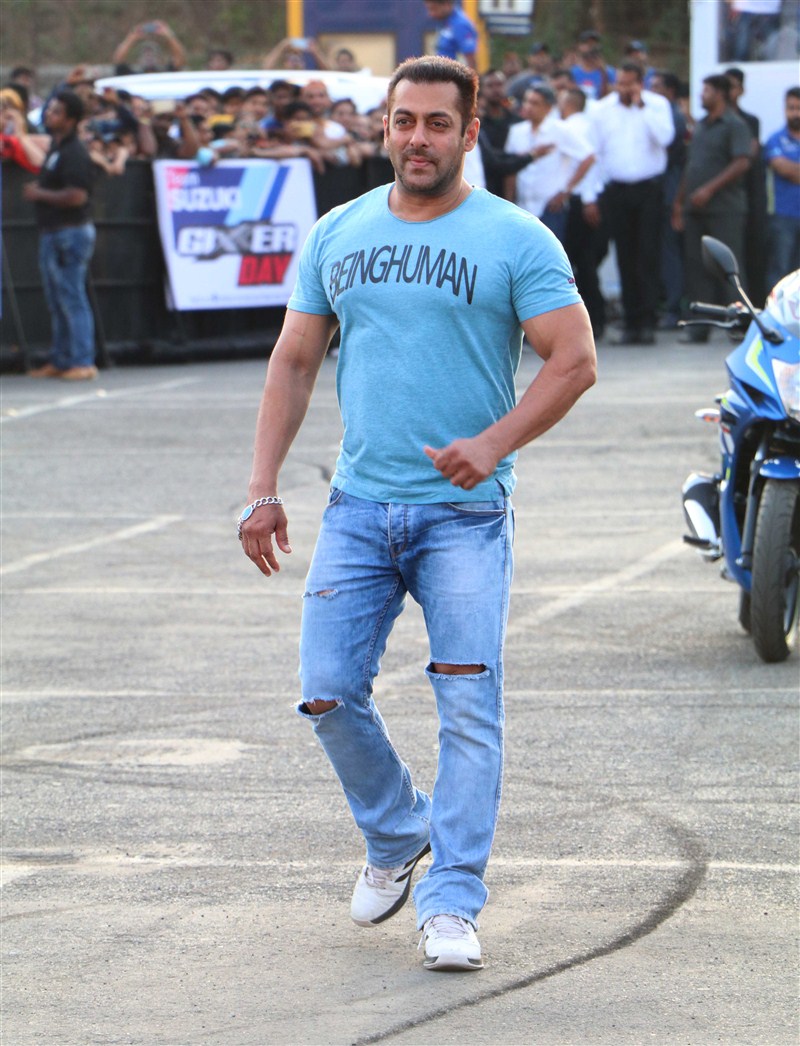 Superstar Salman Khan attended a bike stunt event here and even rode a bike, sending his fans into a frenzy. Salman Khan,Aras Gibieza,Salman Khan promotes Suzuki Gixxer,Suzuki Gixxer,Aras Gibieza promotes Suzuki Gixxer,Gixxer,Salman Khan pics,Salman Khan images,Salman Khan stills,Salman Khan pictures