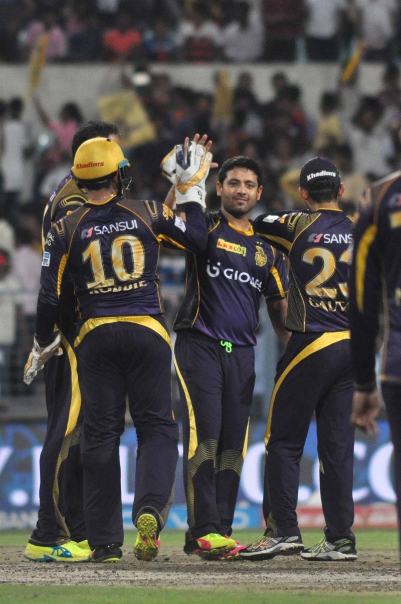 Chasing a revised target of 66 in 9 overs via the Duckworth-Lewis method, Kolkata Knight Riders (KKR) cruised home with 8 wickets and 24 balls to spare against Rising Pune Supergiants in a rain-affected Indian Premier League (IPL) tie at the Eden Gardens on Saturday. Kolkata trash Pune by 8 wickets,Kolkata trash Pune,Kolkata beat Pune,Rising Pune Supergiants,Kolkata Knight Riders,Duckworth-Lewis method,Indian Premier League,Indian Premier League 2016,Indian Premier League 9,IPL Pics,IPL images,IPL photos,IPL pictures