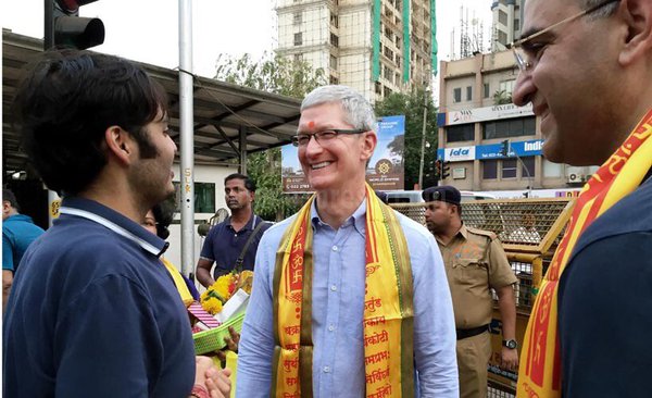 Apple CEO Tim Cook started his India tour by paying obeisance at the famed Shree Siddhivinayak temple in Prabhadevi on Wednesday morning. Apple CEO Tim Cook,Tim Cook visits Siddhivinayak temple,Tim Cook,Apple CEO Tim Cook in India,Tim Cook in India,Apple CEO,Apple CEO Tim Cook pics,Apple CEO Tim Cook images,Apple CEO Tim Cook photos,Apple CEO Tim Cook stills,Apple CEO Tim Cook pictures