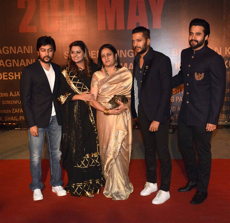 Celebs like Kajal Aggarwal, Aishwarya Rai, Abhishek Bachchan at Sarbjit Premiere Show at PVR Mumbai. Sarbjit,Sarbjit Premiere Show,Sarbjit special screening,Kajal Aggarwal,Aishwarya Rai,Abhishek Bachchan,Sarbjit Premiere Show pics,Sarbjit Premiere Show images,Sarbjit Premiere Show photos,Sarbjit Premiere Show stills,Sarbjit Premiere Show pictures