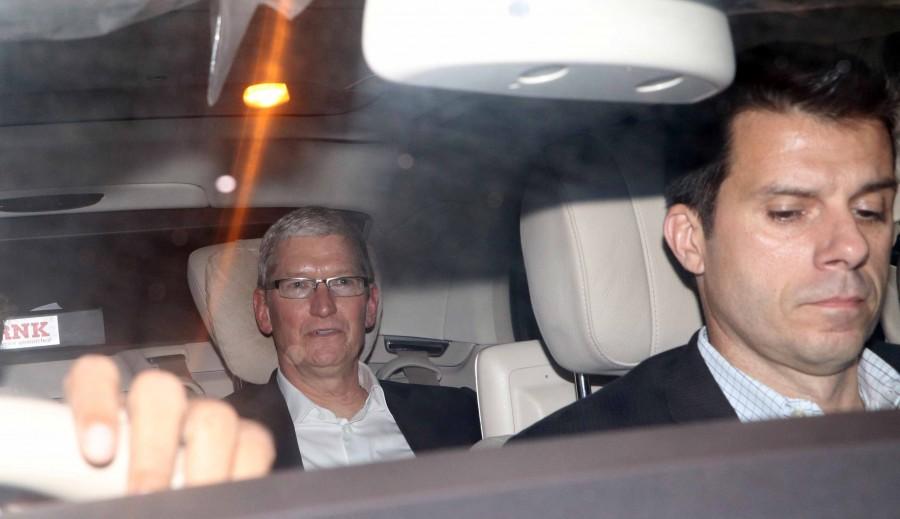 Dinner hosted by Bollywood actor Shah Rukh Khan in honour of Apple CEO Tim Cook on Wednesday at his residence 'Mannat' turned out to be a starry affair. Shah Rukh Khan,Apple's CEO Tim Cook,Apple CEO Tim Cook,Tim Cook,Amitabh Bachchan,Aishwarya Rai Bachchan,Jaya Bachchan,Aamir Khan,Madhuri Dixit,Farhan Khan,A.R. Rahman,Vidhu Vinod Chopra