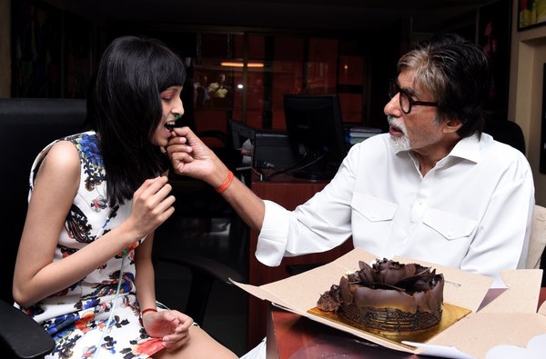 Megastar Amitabh Bachchan fulfilled a cancer patient's wish by celebrating her birthday. Amitabh Bachchan,Amitabh Bachchan fulfills cancer patient's wish,Megastar Amitabh Bachchan,TE3N,Bollywood movie TE3N,Amitabh Bachchan pics,Amitabh Bachchan images,Amitabh Bachchan photos,Amitabh Bachchan stills,Amitabh Bachchan pictures