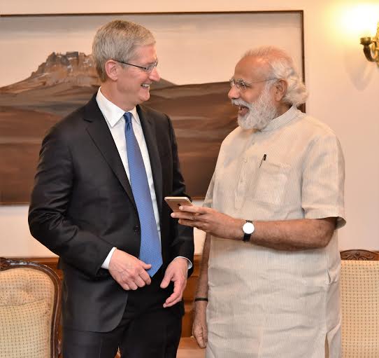 Apple CEO Tim Cook meets Narendra Modi. Narendra Modi,Apple CEO Tim Cook,Tim Cook,Tim Cook meets modi,CEO Tim Cook,Narendra Modi Mobile App,Narendra Modi App