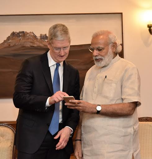 Apple CEO Tim Cook meets Narendra Modi. Narendra Modi,Apple CEO Tim Cook,Tim Cook,Tim Cook meets modi,CEO Tim Cook,Narendra Modi Mobile App,Narendra Modi App