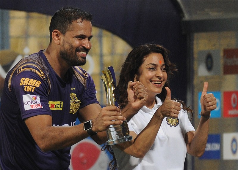 Sunil Narine's outstanding bowling figures of 3/26 helped Kolkata Knight Riders (KKR) seal a 22-run victory over Sunrisers Hyderabad (SRH) on Sunday and march into the play-offs of the Indian Premier League (IPL). KKR beat Sunrisers,Sunil Narine,Kolkata Knight Riders,Sunrisers Hyderabad,IPL playoffs,playoffs 2016,Indian Premier League,Indian Premier League 2016,Indian Premier League 9,IPL 2016,IPL pics,IPL images,IPL photos,IPL stills,IPL pictures