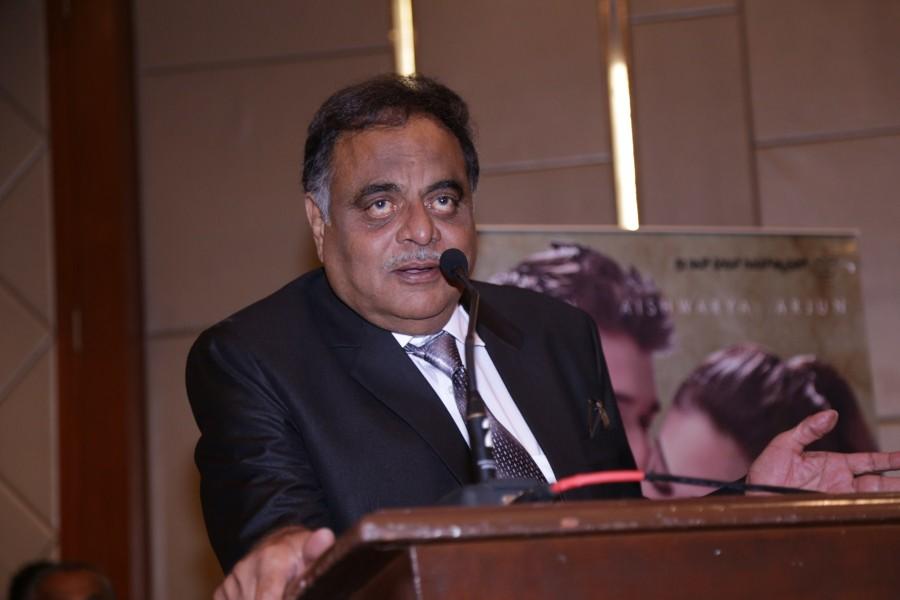Prema Baraha Kannada andadhalin Pon Veedhiyil Tamil Bilingual Movie Launch held at the Sheraton Grand Bangalore Hotel at Brigade Gateway in Bengaluru. Kadhalin Pon Veedhiyil,Kadhalin Pon Veedhiyil Movie Launch,Shiva Rajkumar,Ambareesh,Upendra,Arjun Sarja,Arjun Sarja daughter,Jagapati Babu,Rockline Venkatesh,Dhruva Sarja,Kadhalin Pon Veedhiyil Movie Launch pics,Kadhalin Pon Veedhiyil Movie Launch images