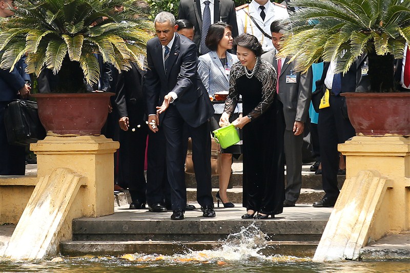 President Obama sets out to build a stronger alliance with Vietnam. Barack Obama,President Barack Obama in Vietnam,President Barack Obama,Vietnam,Anthony Bourdain,Vietnam National Assembly,Chairwoman Nguyen Thi Kim Ngan