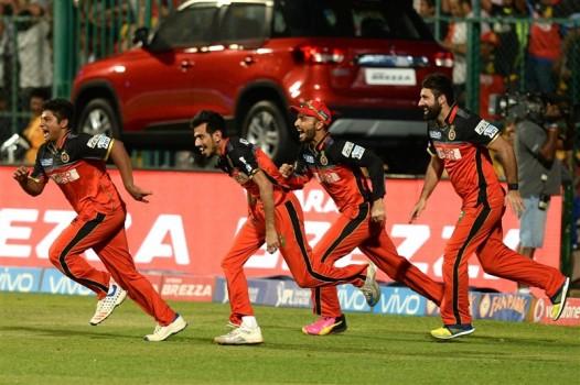 The Gujarat Lions set Royal Challengers Bangalore (RCB) a target of 159 runs in the India Premier League's first qualifier at the Chinnaswamy Stadium here on Tuesday after Dwayne Smith (73) saved the day for the visitors, enabling them to cross 150 runs.