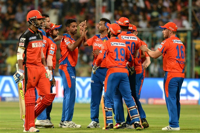 The Gujarat Lions set Royal Challengers Bangalore (RCB) a target of 159 runs in the India Premier League's first qualifier at the Chinnaswamy Stadium here on Tuesday after Dwayne Smith (73) saved the day for the visitors, enabling them to cross 150 runs. IPL 2016 playoffs,IPL 2016,Royal Challengers Bangalore,Gujarat Lions,Chinnaswamy Stadium,RCB,RCB vs GL