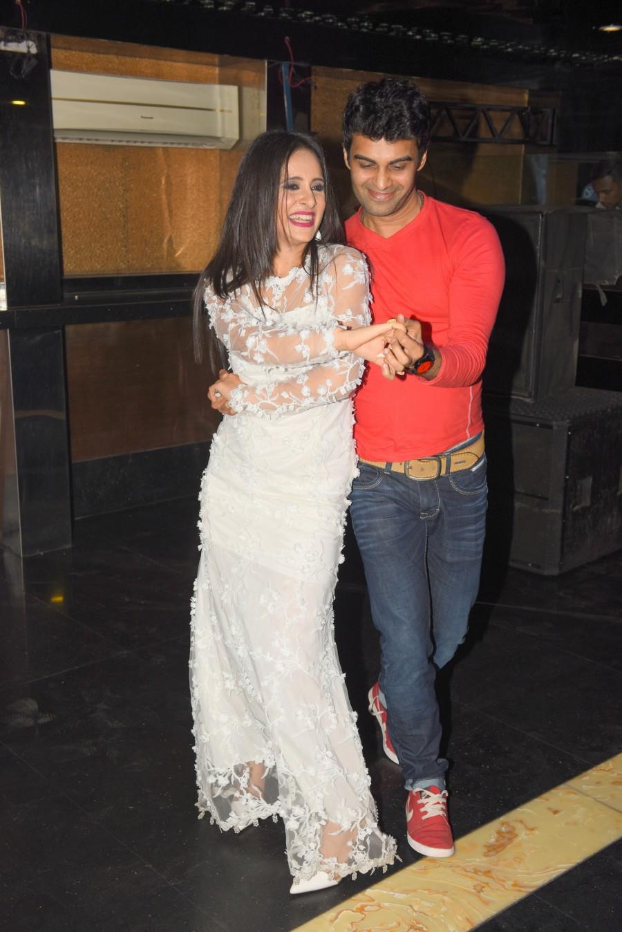 The birthday bash of actress Shweta Khanduri was a grand affair. Shweta Khanduri,Shweta Khanduri birthday bash,Shweta Khanduri birthday party,Shweta Khanduri birthday,Prashant Virendra Sharma,Ramji Gulati,Avesh Dadlani,Suresh Thomas,Sanober Aziz,DJ Sheizwood,Shweta Khanduri birthday bash pics,Shweta Khanduri birthday b
