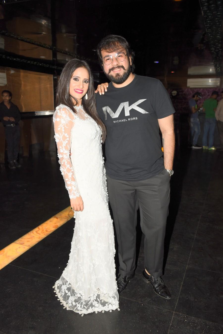 The birthday bash of actress Shweta Khanduri was a grand affair. Shweta Khanduri,Shweta Khanduri birthday bash,Shweta Khanduri birthday party,Shweta Khanduri birthday,Prashant Virendra Sharma,Ramji Gulati,Avesh Dadlani,Suresh Thomas,Sanober Aziz,DJ Sheizwood,Shweta Khanduri birthday bash pics,Shweta Khanduri birthday b