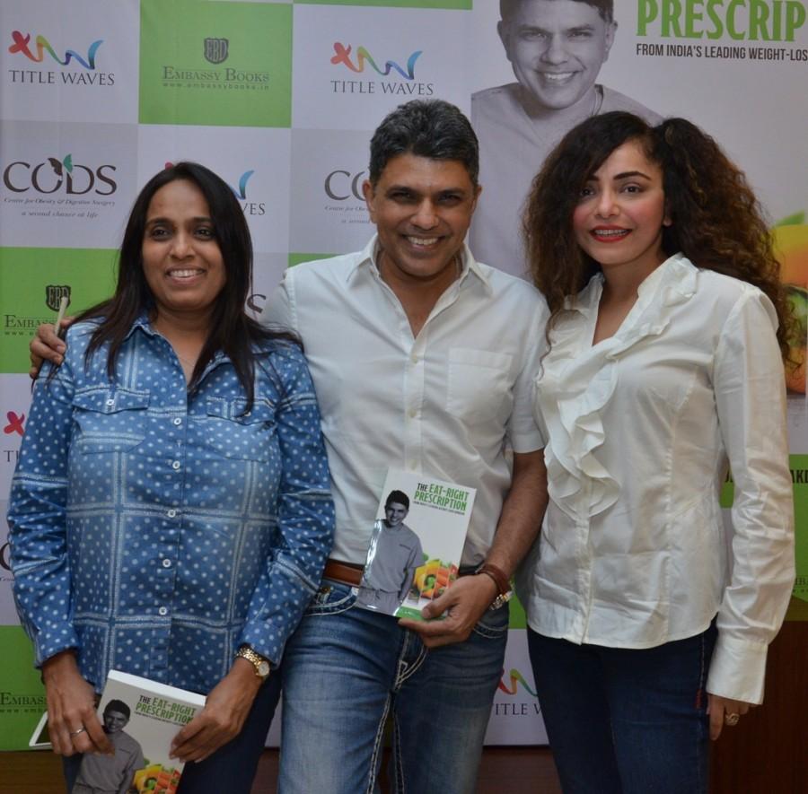 Reena Roy, Vinod Kambli, Anu Malik, Dr. Muffazal Lakdawala, Anjali Tendulkar, Nagma, Rakhi Vijan among others at the book launch of Dr. Muffazal Lakdawala's The Eat-Right Prescription at Title Waves, Bandra. Reena Roy,Vinod Kambli,Anu Malik,Dr. Muffazal Lakdawala,Anjali Tendulkar,Nagma,Rakhi Vijan,Dr Muffazal Lakdawala's Book Launch,Eat Right Prescription