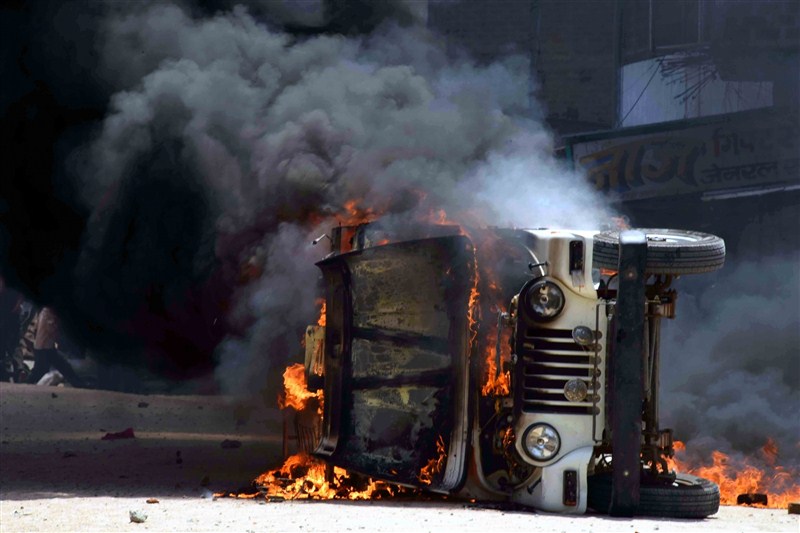 Former Bihar chief minister Jitan Ram Manjhi's convoy was attacked on Thursday near Dumariah in Bihar. Former Bihar chief minister Jitan Ram Manjhi,Jitan Ram Manjhi,Jitan Ram Manjhi attacked,Dumariah,Bihar,vehicle burnt,Sunil Paswan,Maoists