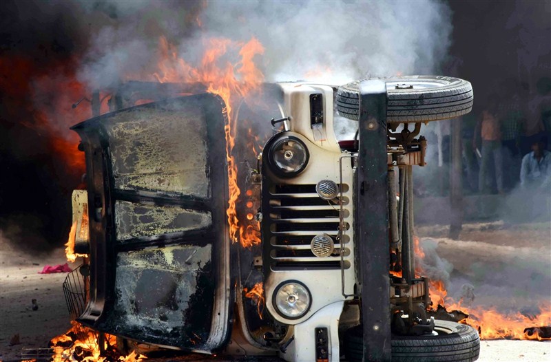 Former Bihar chief minister Jitan Ram Manjhi's convoy was attacked on Thursday near Dumariah in Bihar. Former Bihar chief minister Jitan Ram Manjhi,Jitan Ram Manjhi,Jitan Ram Manjhi attacked,Dumariah,Bihar,vehicle burnt,Sunil Paswan,Maoists