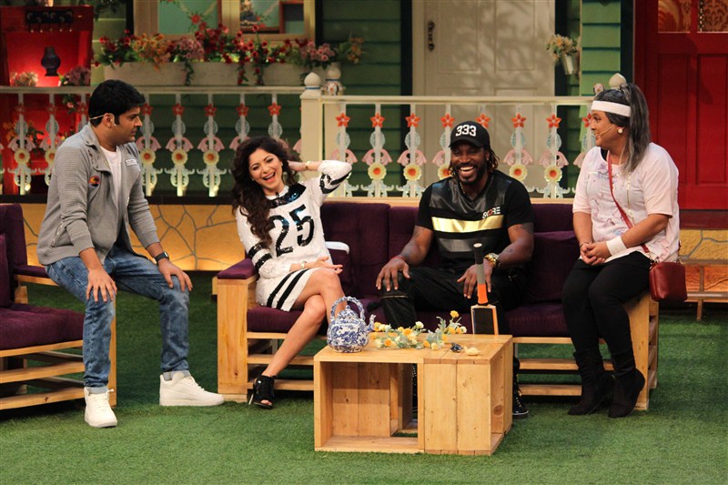 Mika Singh, Kanika Kapoor and Chris Gayle on the sets of The Kapil Sharma Show. Kapil Sharma Show,Mika Singh,Kanika Kapoor,Chris Gayle,Kapil Sharma Show pics,Kapil Sharma Show images,Kapil Sharma Show photos,Kapil Sharma Show stills,Kapil Sharma Show pictures