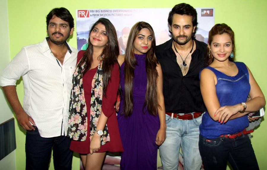 First teaser of Hindi film Love ke Funday launched by lyricist-producer Faaiz Anwar. Love ke Funday,Love ke Funday teaser,Faaiz Anwar,producer Faaiz Anwar,Bollywood movie Love ke Funday,Love ke Funday pics,Love ke Funday images,Love ke Funday stills,Love ke Funday pictures