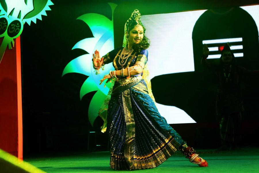Bollywood actress Gracy Singh performs at the Maha Kumbh Mela. Gracy Singh,Gracy Singh performs at the Maha Kumbh Mela,Gracy Singh at Maha Kumbh Mela,Maha Kumbh Mela,Maha Kumbh Mela 2016,actress Gracy Singh,Gracy Singh pics,Gracy Singh images,Gracy Singh photos,Gracy Singh stills,Gracy Singh pictures