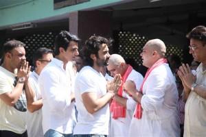 Vikas Mohan,Vikas Mohan funeral,Akshay Kumar,Abhishek Bachchan,Sonu Sood,Vikas Mohan funeral pics,Vikas Mohan funeral images,Vikas Mohan funeral photos,Vikas Mohan funeral stills,Vikas Mohan funeral pictures