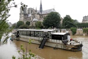 River Seine,Paris on flood alert,Paris flood alert,Floods inundate France,flooding in Paris,Paris non-stop rain