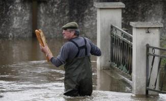 River Seine,Paris on flood alert,Paris flood alert,Floods inundate France,flooding in Paris,Paris non-stop rain