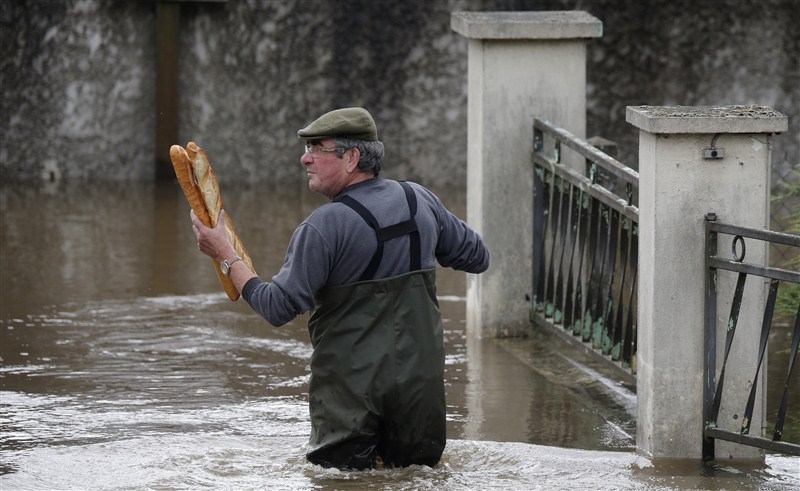 The River Seine bursts its banks after four days of non-stop rain, causing flooding in Paris and beyond. River Seine,Paris on flood alert,Paris flood alert,Floods inundate France,flooding in Paris,Paris non-stop rain